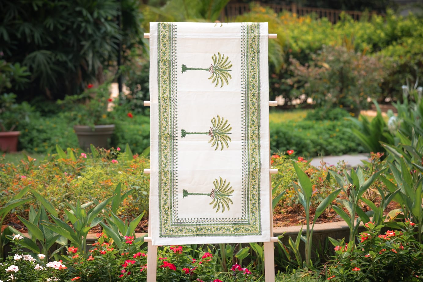 Green Oasis Palm Table Runners