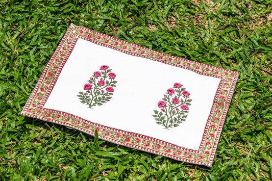 Pink roses table mat