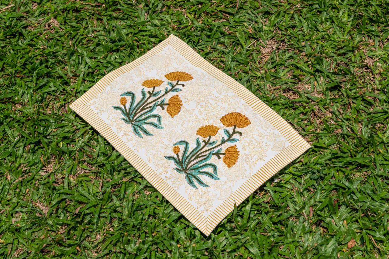 Marigold table mat